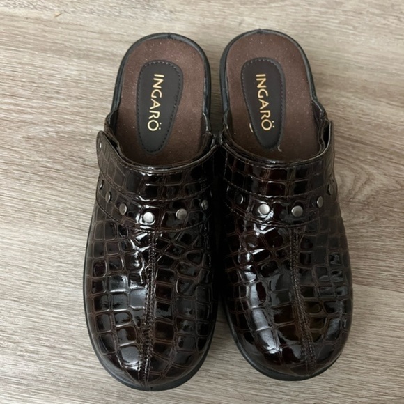 Ingaro Dark Brown Faux Crock Leather Clogs - Picture 3 of 14
